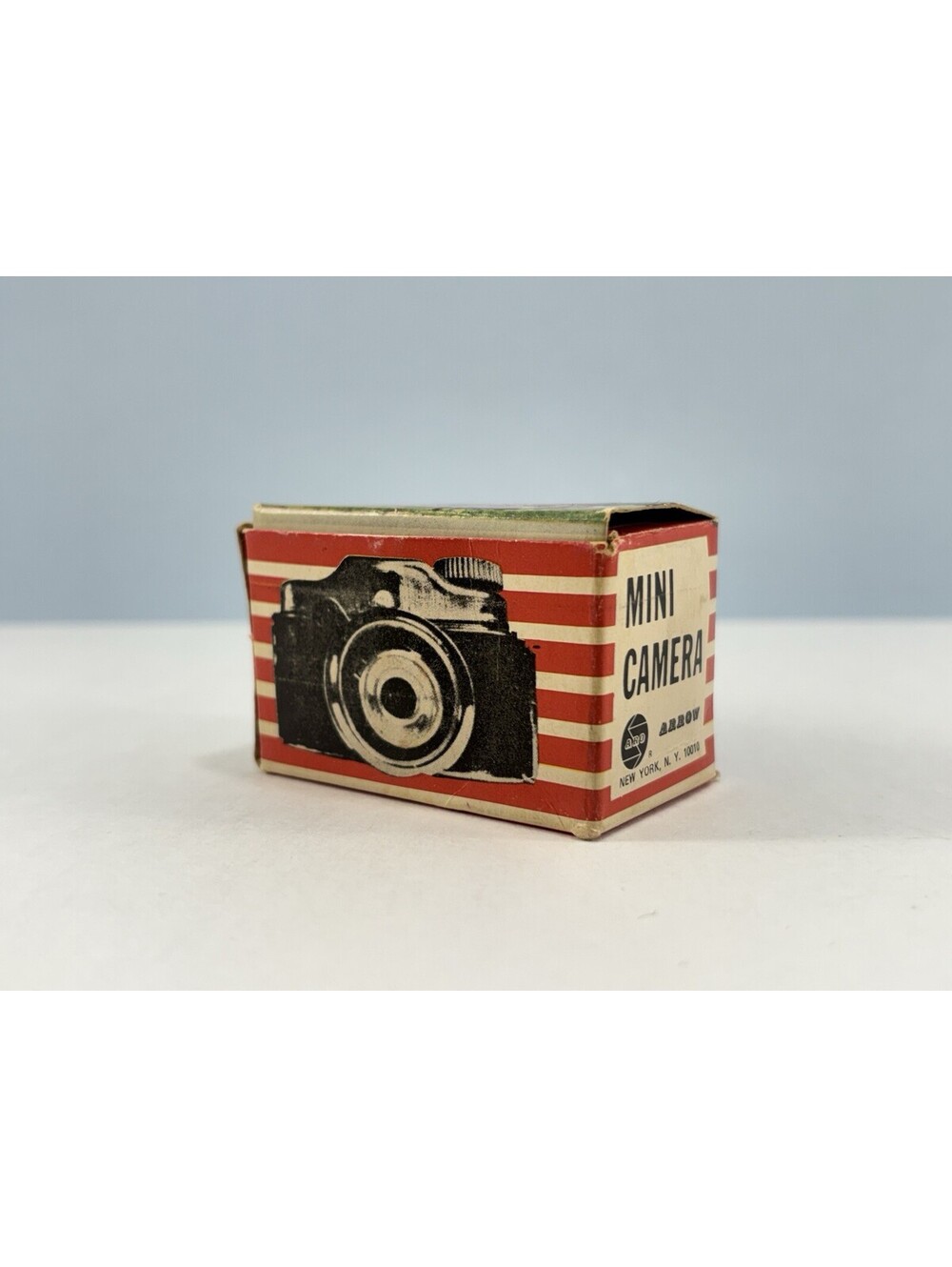 Vintage Mini Camera - Miniature ARROW Brand CAMERA WITH BOX - Neat Novelty Item!